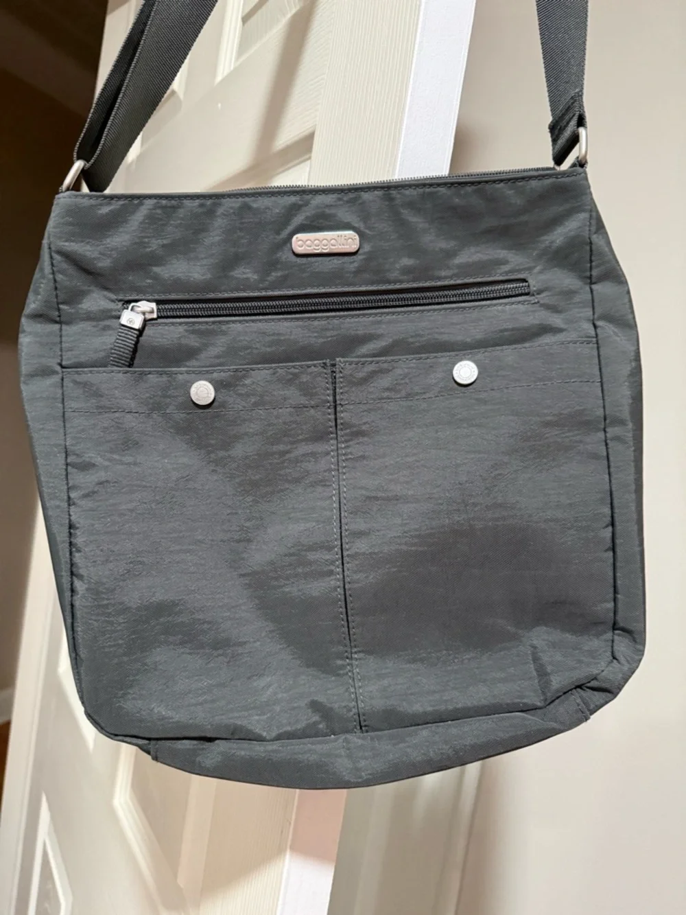 Baggalini crossbody in great condition - Picture 5 of 6